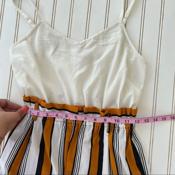 Feathers Shorts jumpsuit romper Size Small - Picture 5 of 12